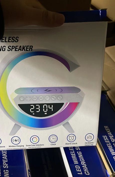 مكبر صوت بشاحن لاسلكي رقمي بتقنية LED